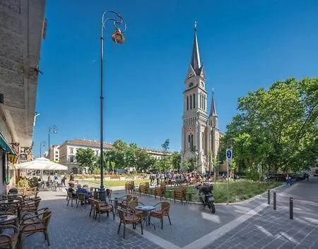 ホステル Sunny At Danube ブダペスト