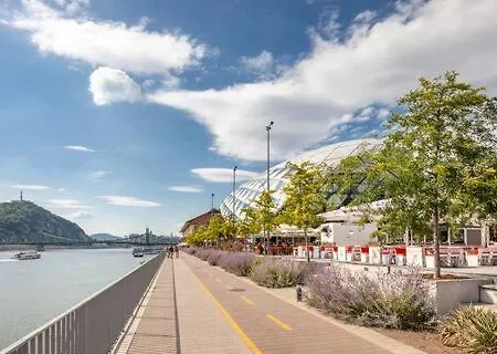 Sunny At Danube Hostel