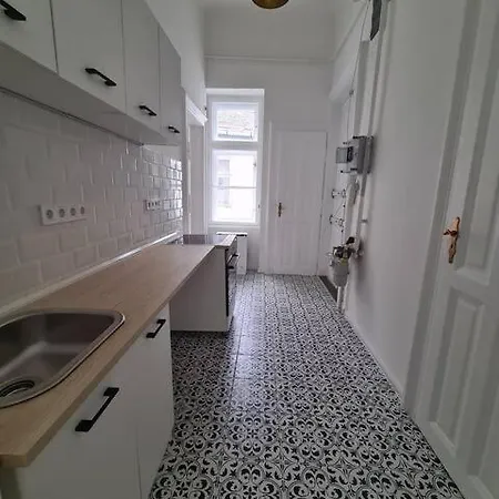 Хостел Sunny At Danube